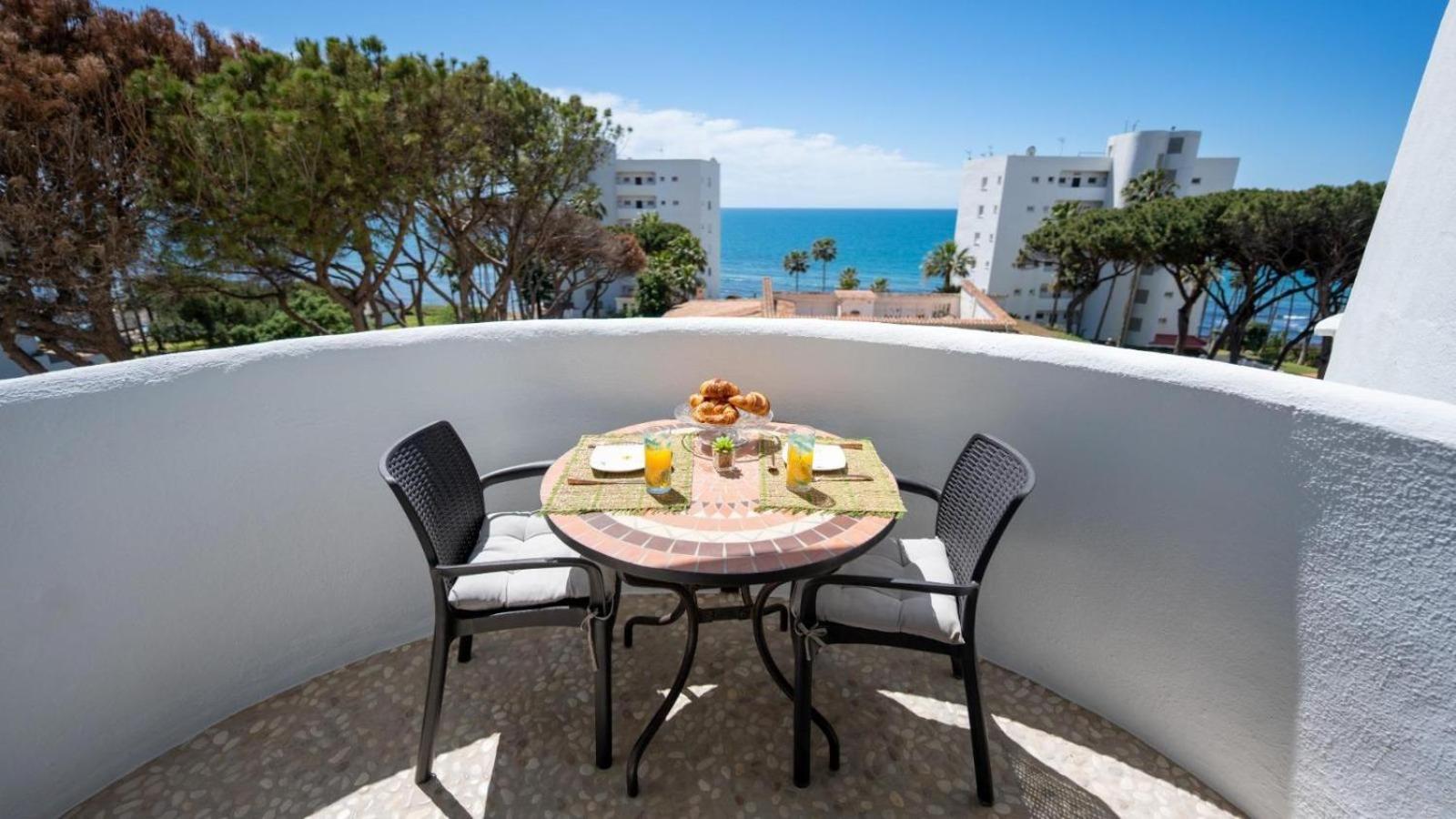 Beachfront Apartment In Calahonda MIJAS COSTA Kültér fotó