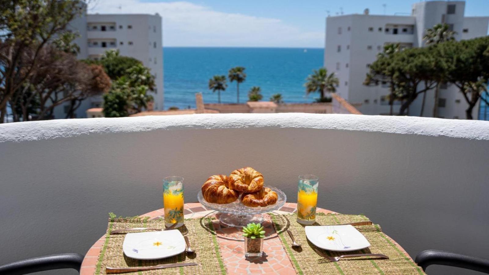 Beachfront Apartment In Calahonda MIJAS COSTA Kültér fotó